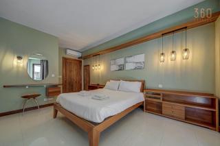 Bungalow home with Stunning Pool Area in St'Julians By 360 Estates - 5