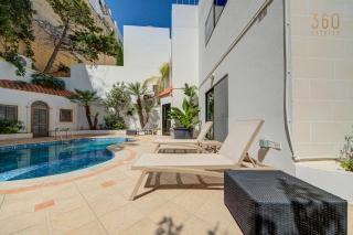 Bungalow home with Stunning Pool Area in St'Julians By 360 Estates - 3