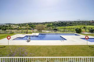 Fabuloso apartamento con jardín privado y jacuzzi - Estepona - 3