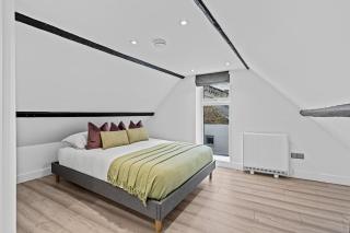 Old Styne Cottage - 2 min to Station - Free Parking - Courtyard - 4