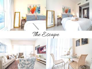 I Fabulous Retro-Chic Oasis I Prime N Lively Spot - Abu Dhabi - 9