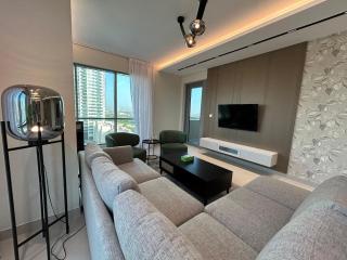 Elegant 2 Bhk Apartment in Dubai with Gym & swimming pool - Sabkhah - 1