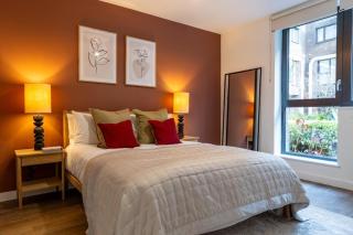 Vanguard Way Private Flat with Garden & Parking - London - 8
