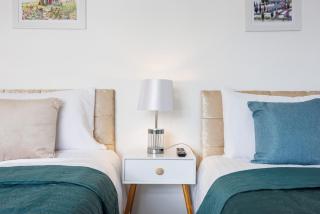 Stunning 2 Bed House with Parking in Dagenham - 9