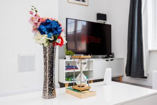 Stunning 2 Bed House with Parking in Dagenham - 2