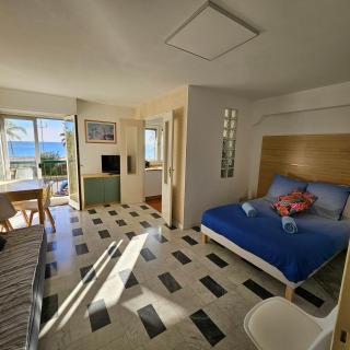 Vue mer studio tout équipé - Niza - 3
