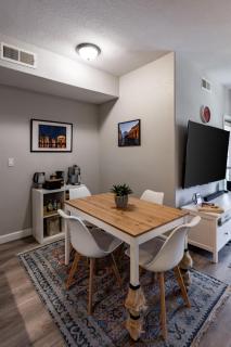 Desert Dreams 2BR with Pool and Chill Vibes - Phoenix - 7