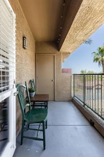 Desert Dreams 2BR with Pool and Chill Vibes - Phoenix - 5
