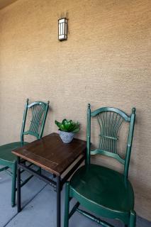 Desert Dreams 2BR with Pool and Chill Vibes - Phoenix - 2