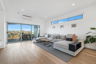 ALMA - sun filled stylish beach house - Torquay - 7