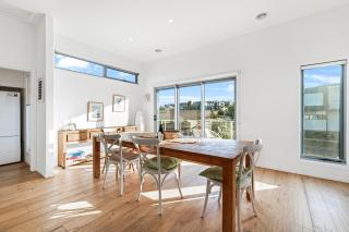 ALMA - sun filled stylish beach house - Torquay - 3