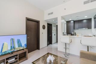 RH- Elegant & Cozy 1BR, Prime Location, Walk to Metro Station - 3