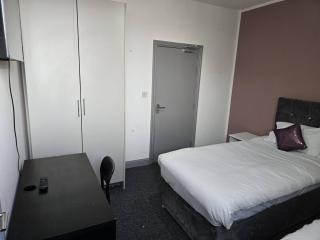Landcross Co-living - Private Room Self-cater - Manchester - 1