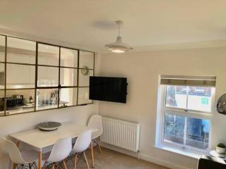 2 Bedroom Golden Triangle Apartment with Parking - Norwich - 5
