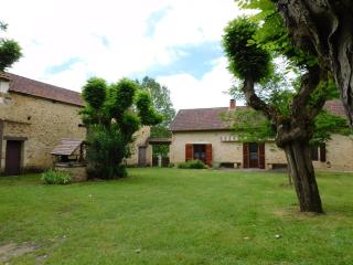 Les Salveyries en Dordogne Maison de campagne avec piscine et grands espaces - 0