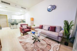 Luxurious 1BR Apartment with Stunning Views - 4