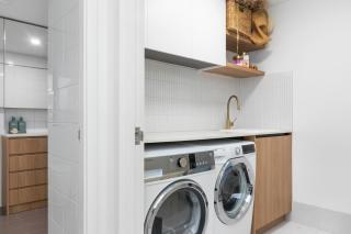 City Escape - Newcastle CBD - Spacious Apartment with a Beautiful Courtyard - Newcastle - 2