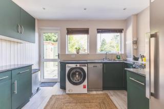 Spacious 3BR Home Huge Garden Free Parking - Strawberry Hill - 3