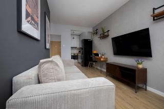 Unique Bright Studio for 4 People Remote Work & Balcony Close to PGE by Noclegi Renters - Varsavia - 3