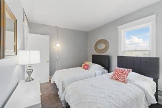 Modern 6BR Near Syracuse U, Destiny & Zoo Sleeps 18 - Syracuse - 8