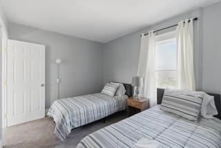 Modern 6BR Near Syracuse U, Destiny & Zoo Sleeps 18 - Syracuse - 6