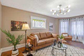 Modern 6BR Near Syracuse U, Destiny & Zoo Sleeps 18 - Syracuse - 3