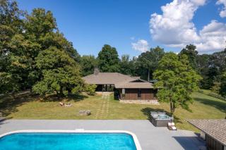 Amber Lodge by AvantStay Pool Firepit Sauna - Jefferson City - 0