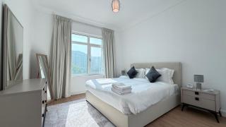 Luxury 3 Bed Apartment at Palm Jumeirah - 8