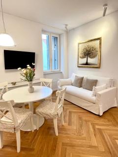 Old Town Bolero Luxury Apartment - 8