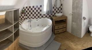80 m2 harbor view apartment, with spa bath - Gruissan - 4