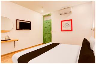 Swimming Pool near Sea Beach HOTEL RB, PURI, fully Air Conditioned Rooms And BREAKFAST, Wifi & Restaurant And Parking - THE LUXUARY HOTEL IN PURI - Puri - 5