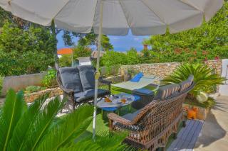 Apartments - House Monarch - beach, center & shared pool access - Sutivan - 0