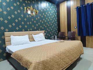 Ayodhya Palace Hotel & Restaurant - Ayodhya - 1