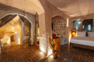 Millstone Cave Suites Hotel - 1