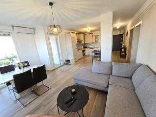M&L spacious apartment near the central bus station - Zadar - 0