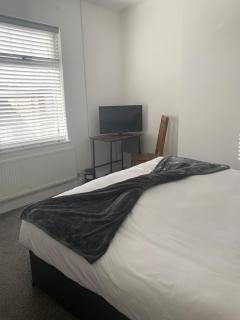 Cosy 2 bedroom home sleeps 5 St Helens, Liverpool contractors welcome - Liverpool - 7