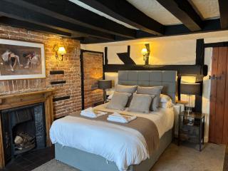 The Half Moon Inn - Woking - 9