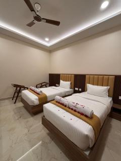 Hotel Saesha International - 1