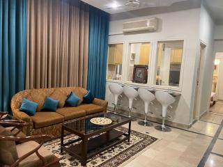 Comfortable 2 Bedroom Apt in E-11 for families only - Islamabad - 0