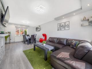 Pass the Keys Spacious Garden Family House - Marks Gate - Romford - 5