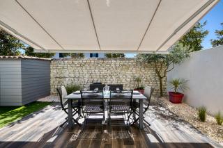 219 Thoiras 6 House, garden and parking - 9