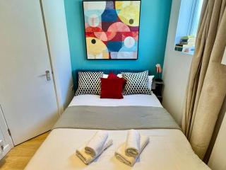 Trendy Studio Near Tube in Shepherds Bush Hotspot - Pass the Keys - London - 9