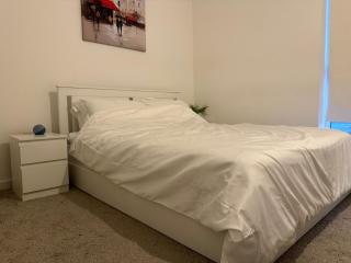 Spacious en-suite room near Rainham & Dagenham - - 0