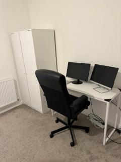 Spacious en-suite room near Rainham & Dagenham - - 6