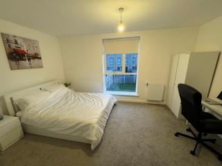 Spacious en-suite room near Rainham & Dagenham - - 5