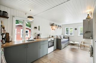 Lifestyle Near Sea And Town - 8