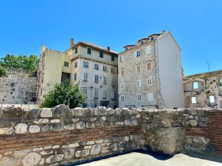 Diocletian Tower - Bella Vista & Palazzo - 2