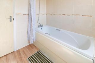 Cambridge 4 Bedroom Sleeps 9 Wi-Fi Garden, LONG STAYS ACCEPTED- Orchid House - Cambridge - 7