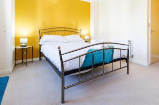 Cambridge 4 Bedroom Sleeps 9 Wi-Fi Garden, LONG STAYS ACCEPTED- Orchid House - 3
