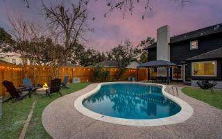 5BD Cozy Rustic Retreat - Pool & Firepit - Houston - 0